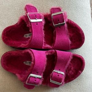 New kids shearling Birkenstocks.